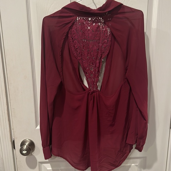 Bundle of 3 long sleeved tops with lace feature in various colors - Picture 5 of 13